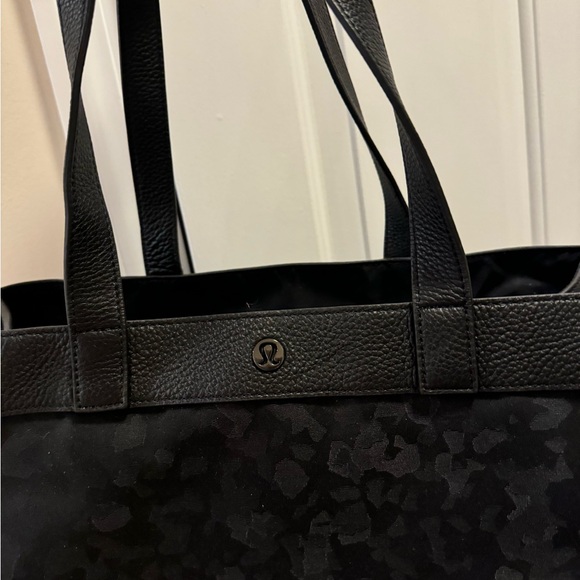 Lululemon Athletica Jacquard Camo Now and Always Large Tote in deep coal - Picture 4 of 12